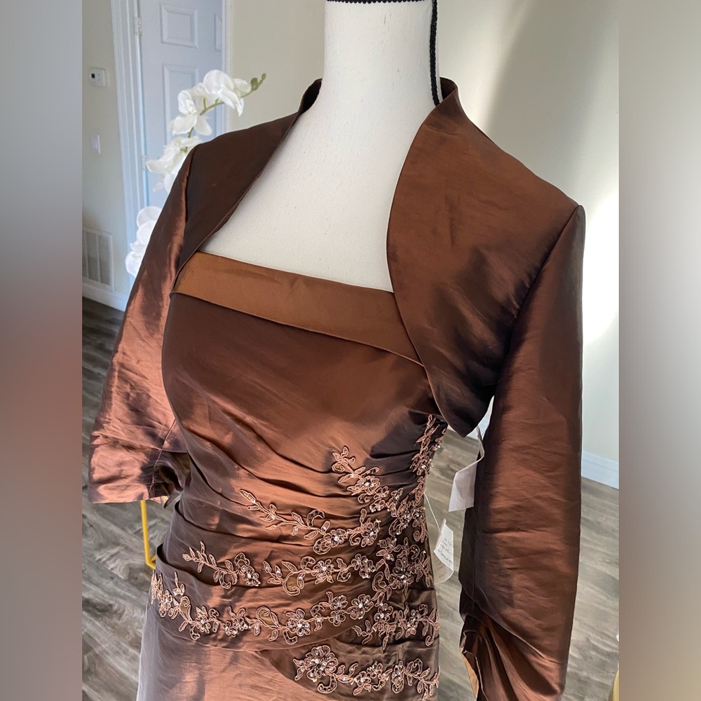 Dress - Picture 9 of 10